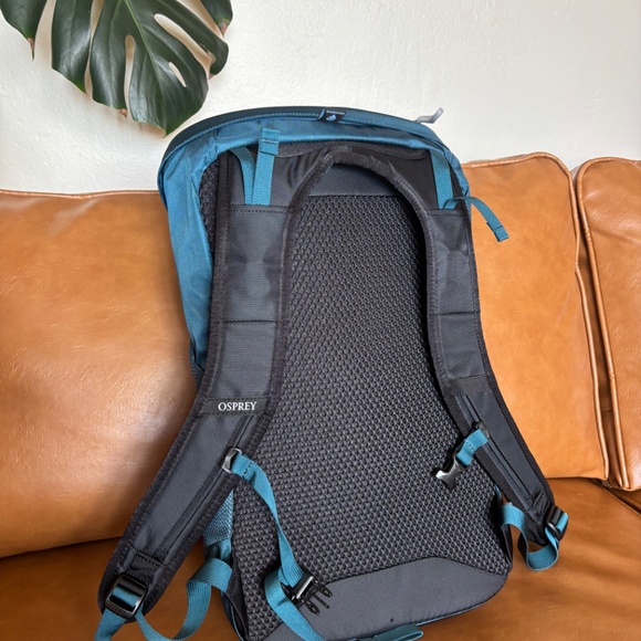 Osprey Fairview Travel 15L Daypack - Picture 3 of 8